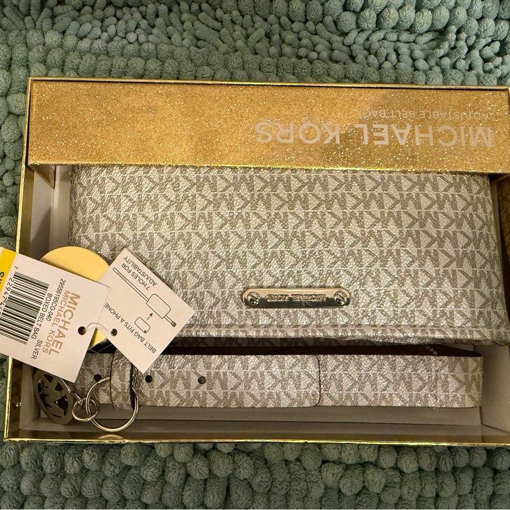 New in box Michael Kors Belt Bag Size S/M - Picture 3 of 7